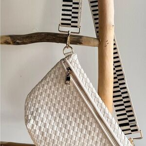 PS cream woven bun bag 💕